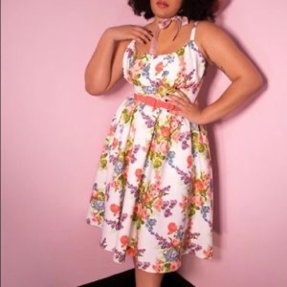 vixen by micheline pitt Dresses & Skirts - EUC Vixen White Floral Ingenue